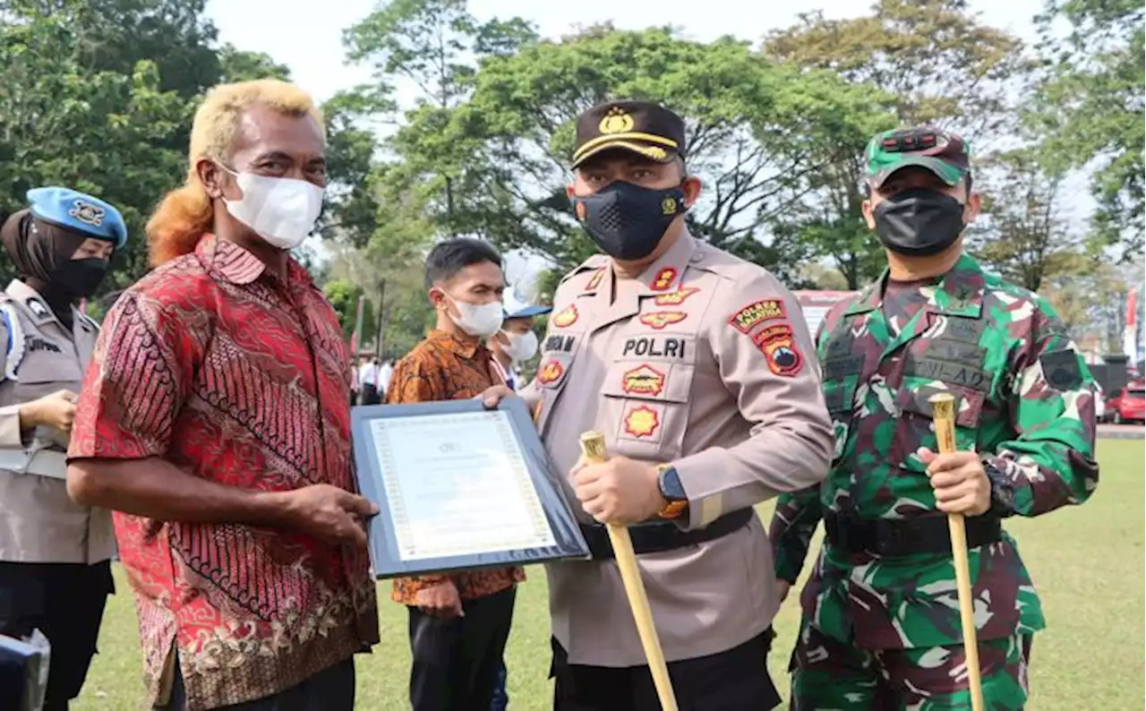 Bantu Korban Kecelakaan di JLS, 4 Warga Terima Reward dari Polres Salatiga