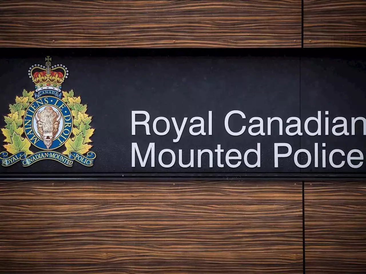 Mounties in N.W.T. search for suspect after one dead, others injured in stabbings