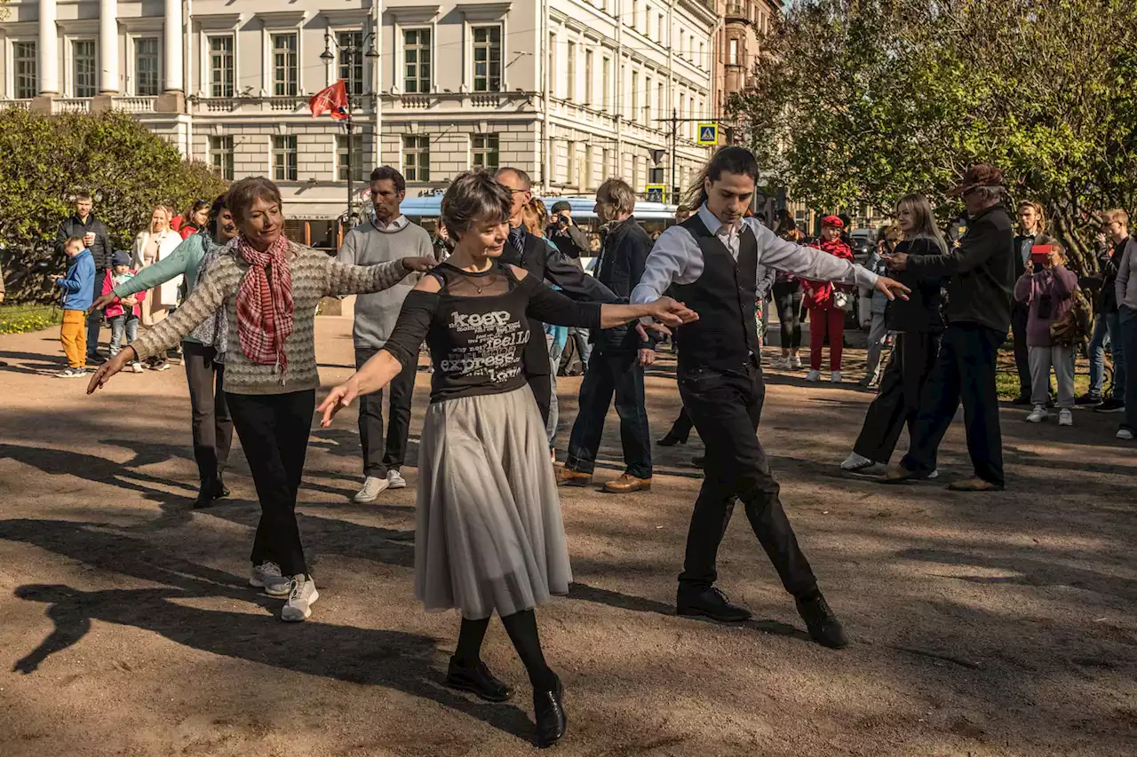 Perspective | Photos of daily life in Russia belie the tension of a country at war