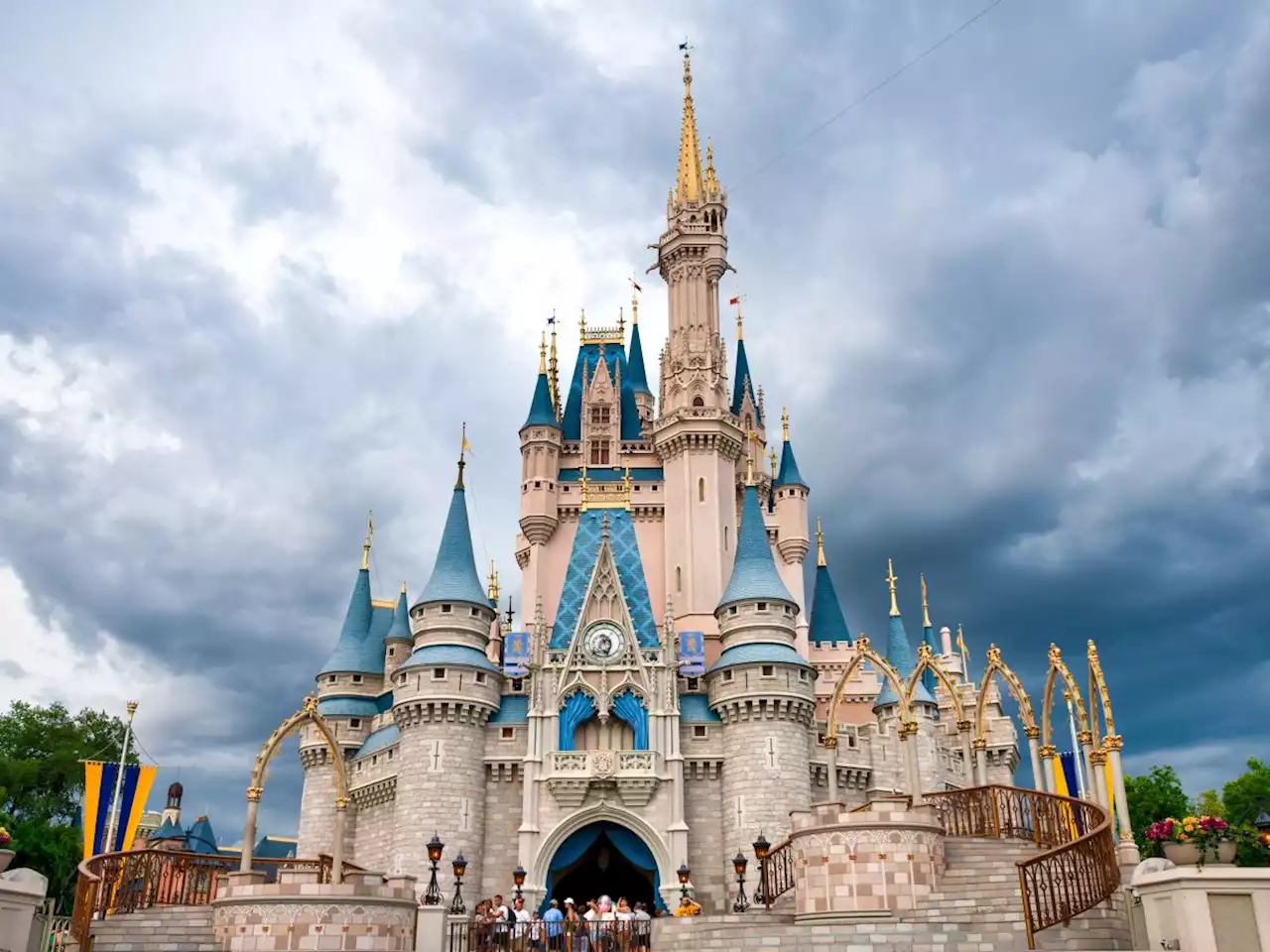 Disney World fans complain of $625 bills for meals at Victoria & Albert's restaurant