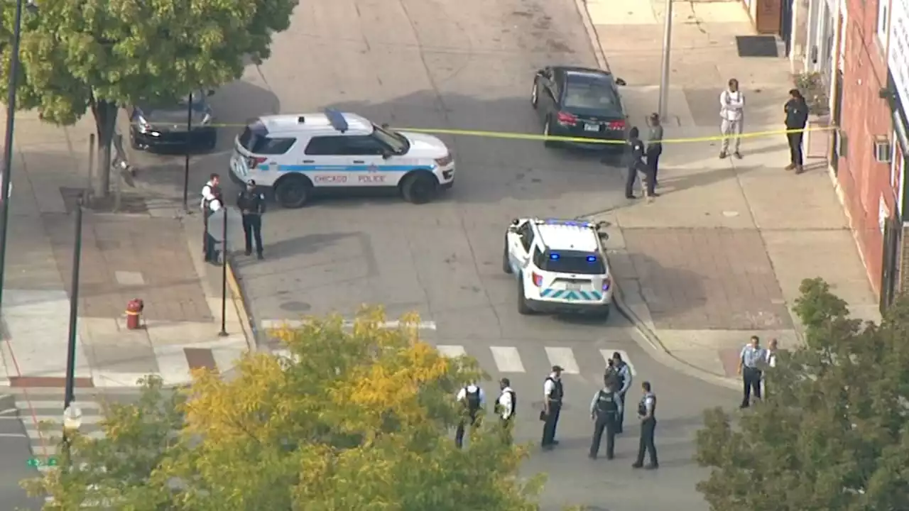 Chicago shooting in Douglas injures 4 near street