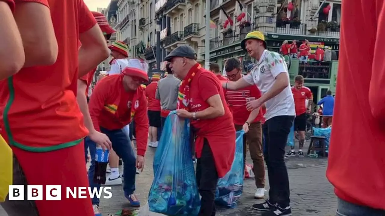 Wales football fans praised for cleaning up in Brussels