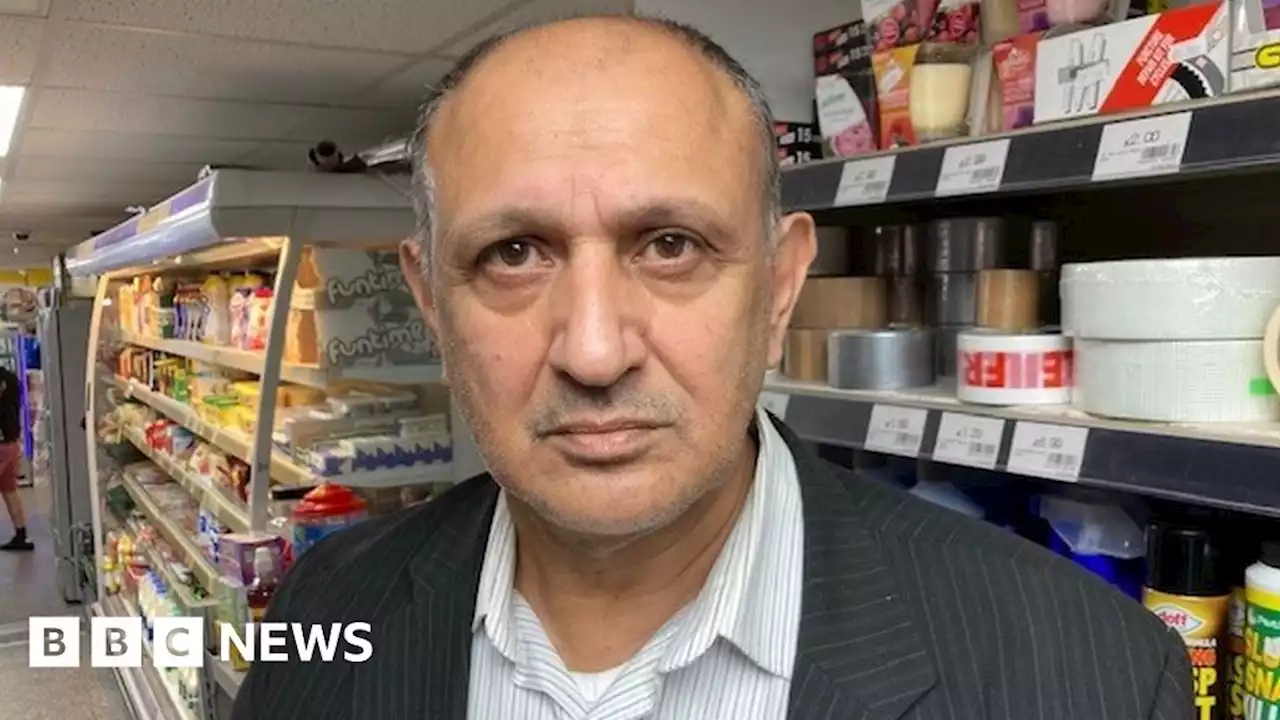 Lingdale 'pay later' shopkeeper inundated with donations