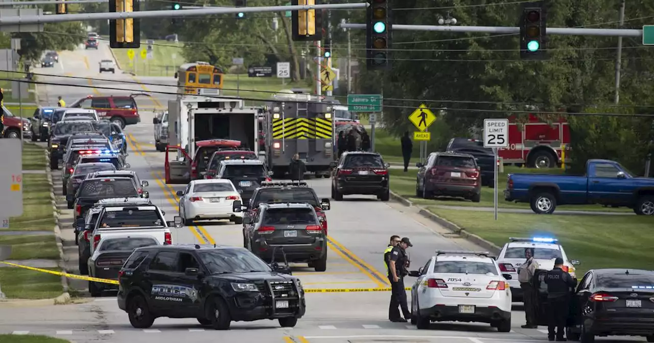 Oak Forest residents told to shelter in place for barricade situation