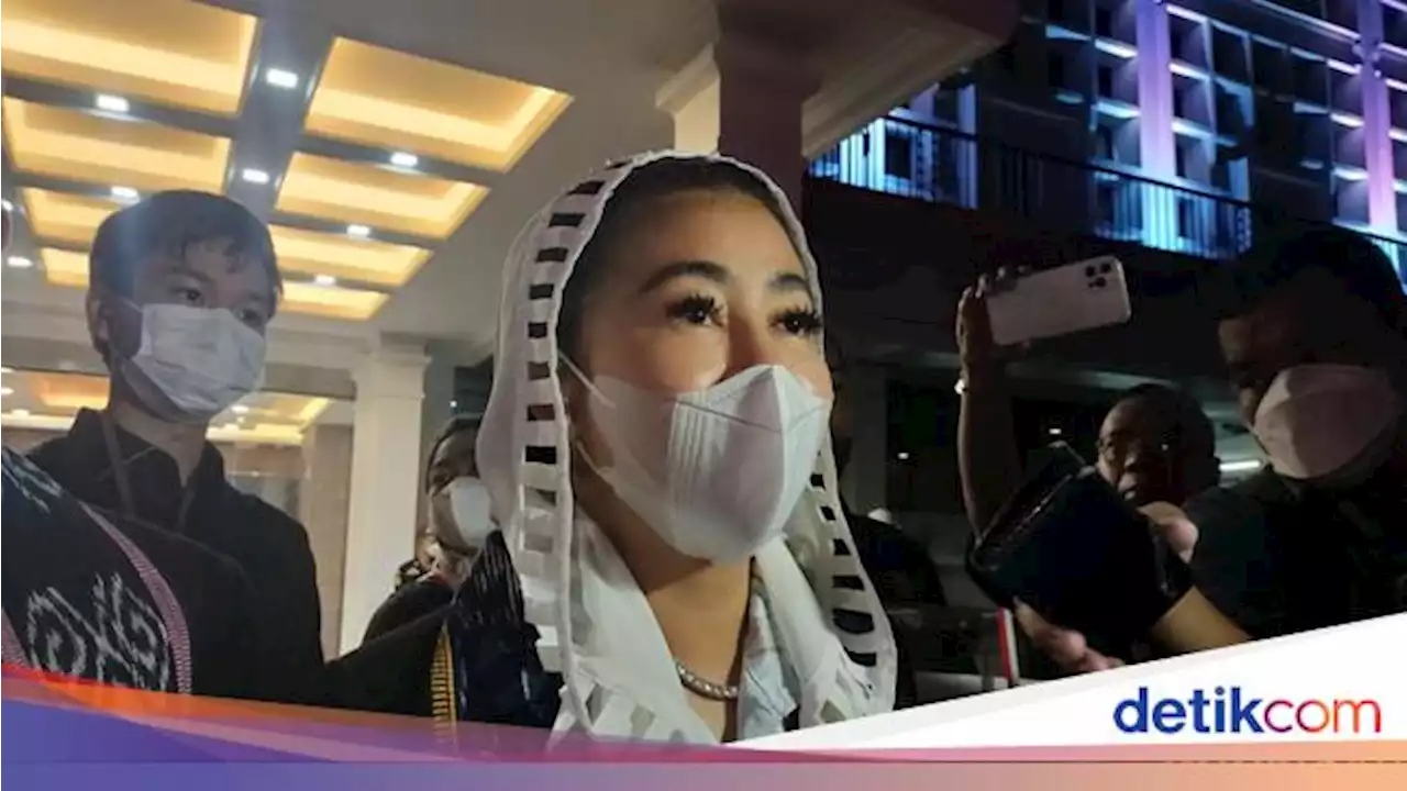 Kisah Wanita Emas, Dulu Spanduknya di Mana-mana hingga Stiker di Kopaja