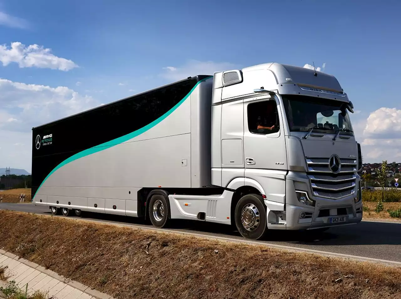 Mercedes' F1 team used biofuel to cut freight carbon emissions by 89 percent | Engadget