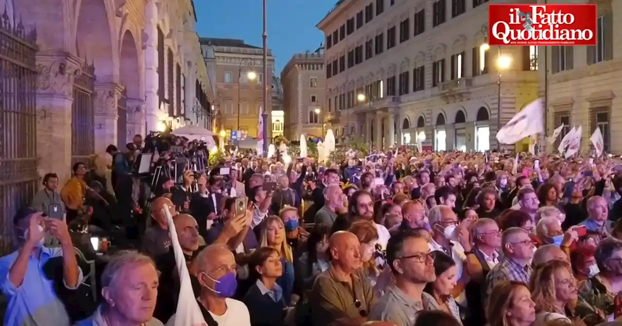 Elezioni, M5s chiude la campagna a Santi Apostoli. Conte: 'Ci davano per morti e si sono sbagliati'. Le immagini della piazza - Il Fatto Quotidiano