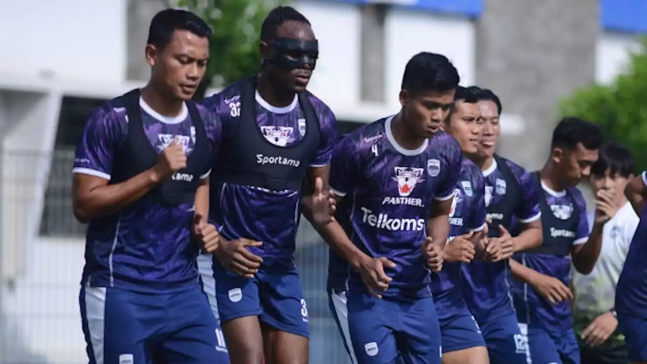 Bek Persib Victor Igbonefo Sudah Kembali Latihan Dengan Topeng | Goal.com Indonesia