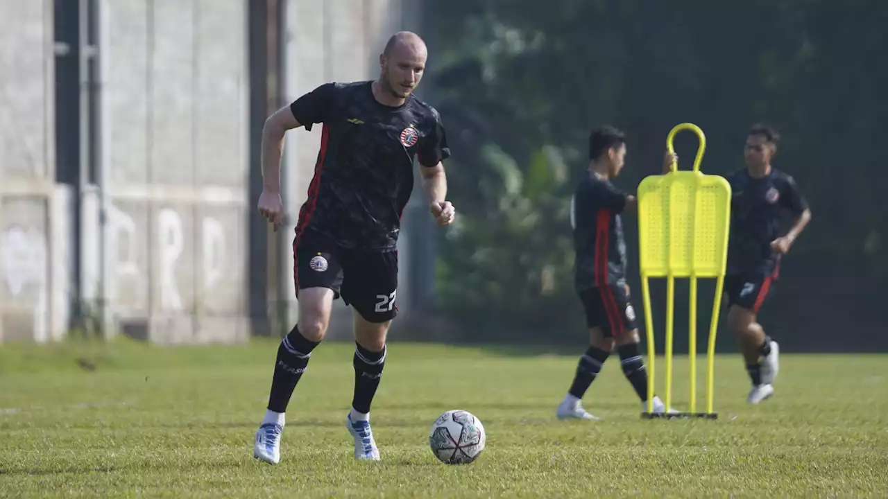 Digeber Latihan Ekstra Jelang Lawan Persib Bandung, Michael Krmencik: Berat Banget! | Goal.com Indonesia