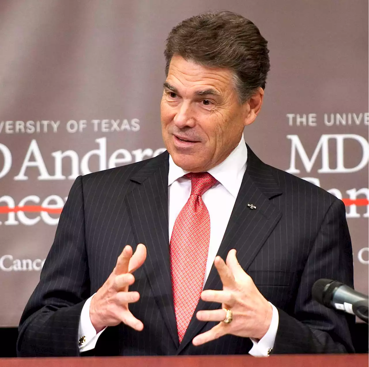 Rick Perry says John Kerry must 'be an idiot’ to think fossil fuels are dying.