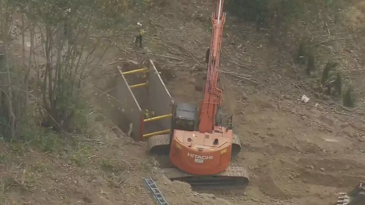 Crews in Bellevue start digging to expose broken water main, search for answers