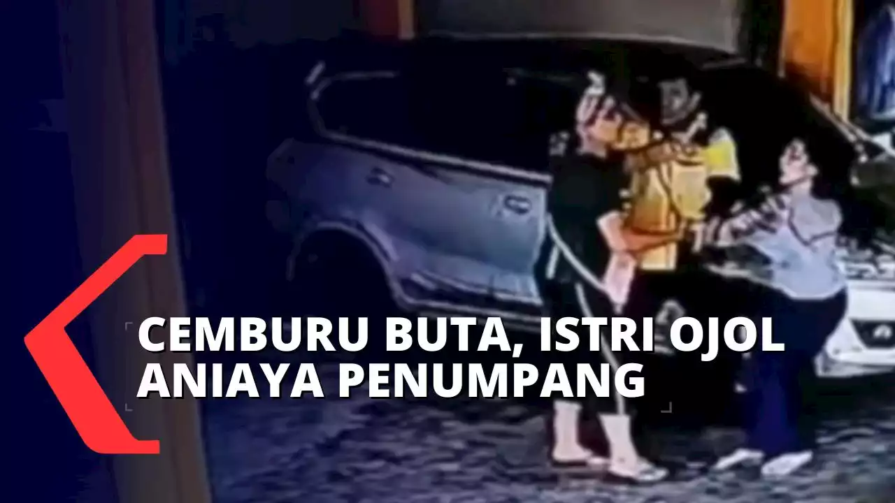 Terekam CCTV, Aksi Istri Pengemudi Ojol Jambak dan Pukuli Penumpang, Dipicu Api Cemburu!