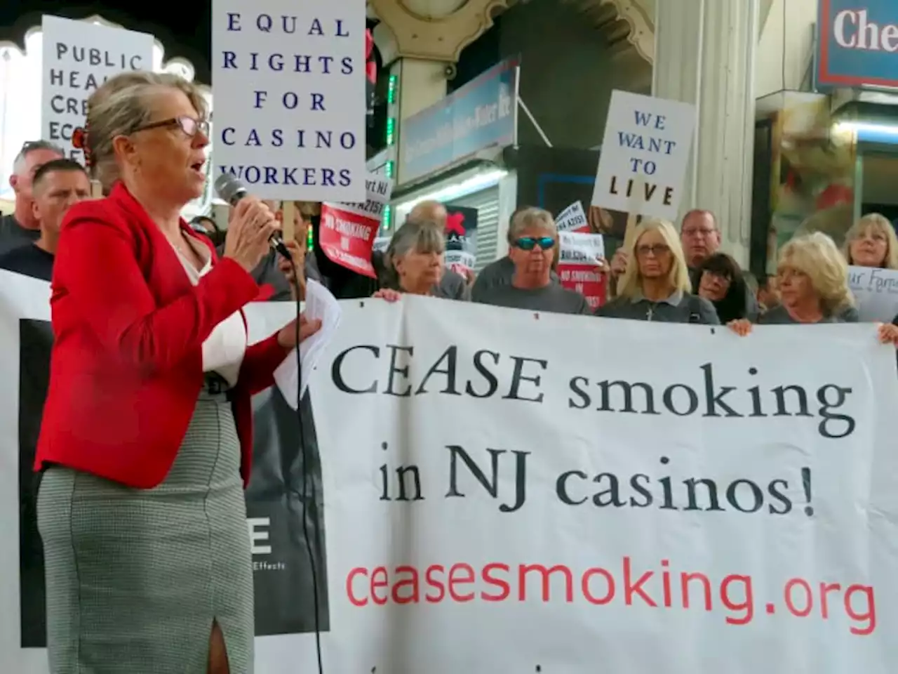 Smoking ban talk nixed, but workers get loud outside casino