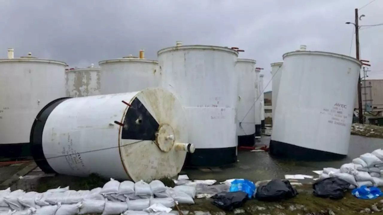 As the storm raged, a mad rush to keep the power on in Hooper Bay