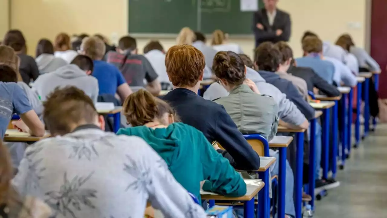 Bac 2023 : les épreuves de spécialité auront lieu fin mars à partir d'un programme « resserré »