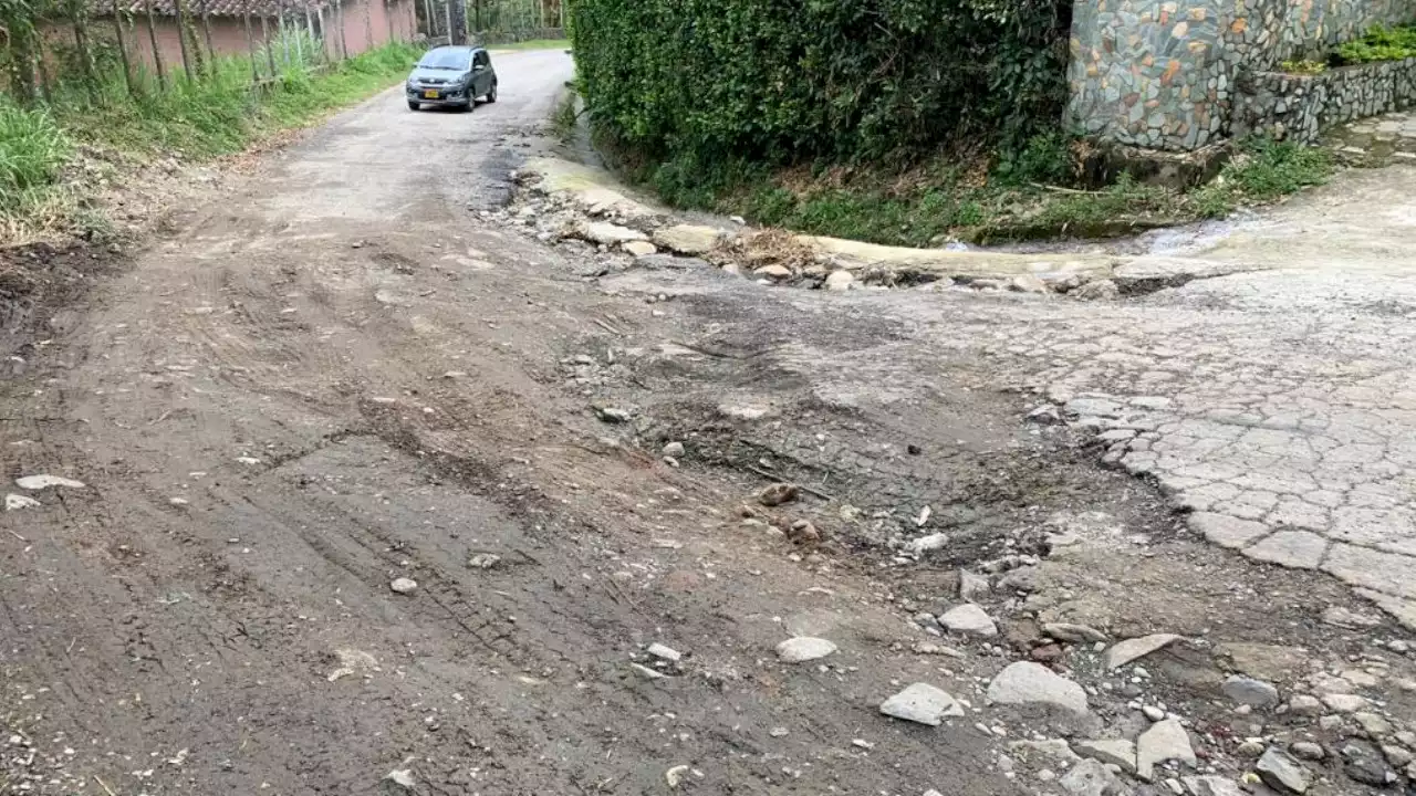 Denuncian mal estado de la vía El Limonar en Girardota