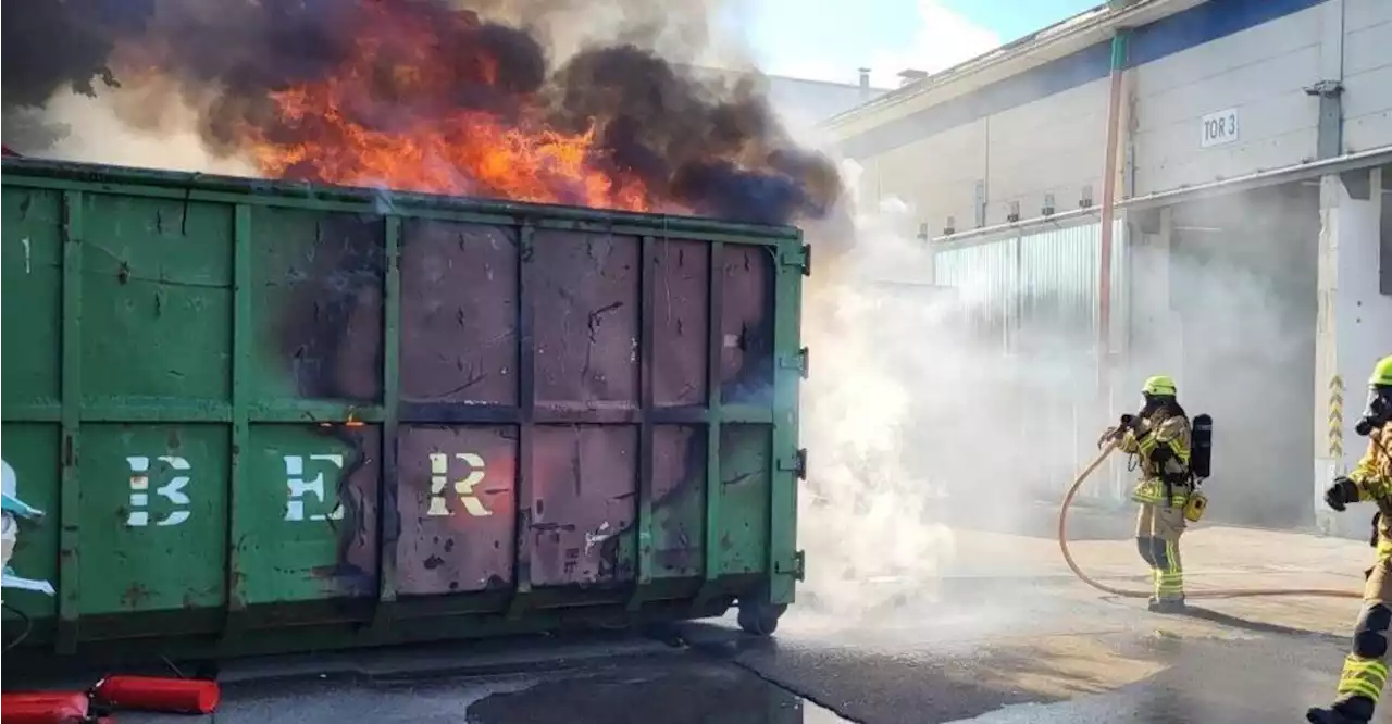 Container in Vollbrand: Feuerwehreinsatz im Regensburger Osten