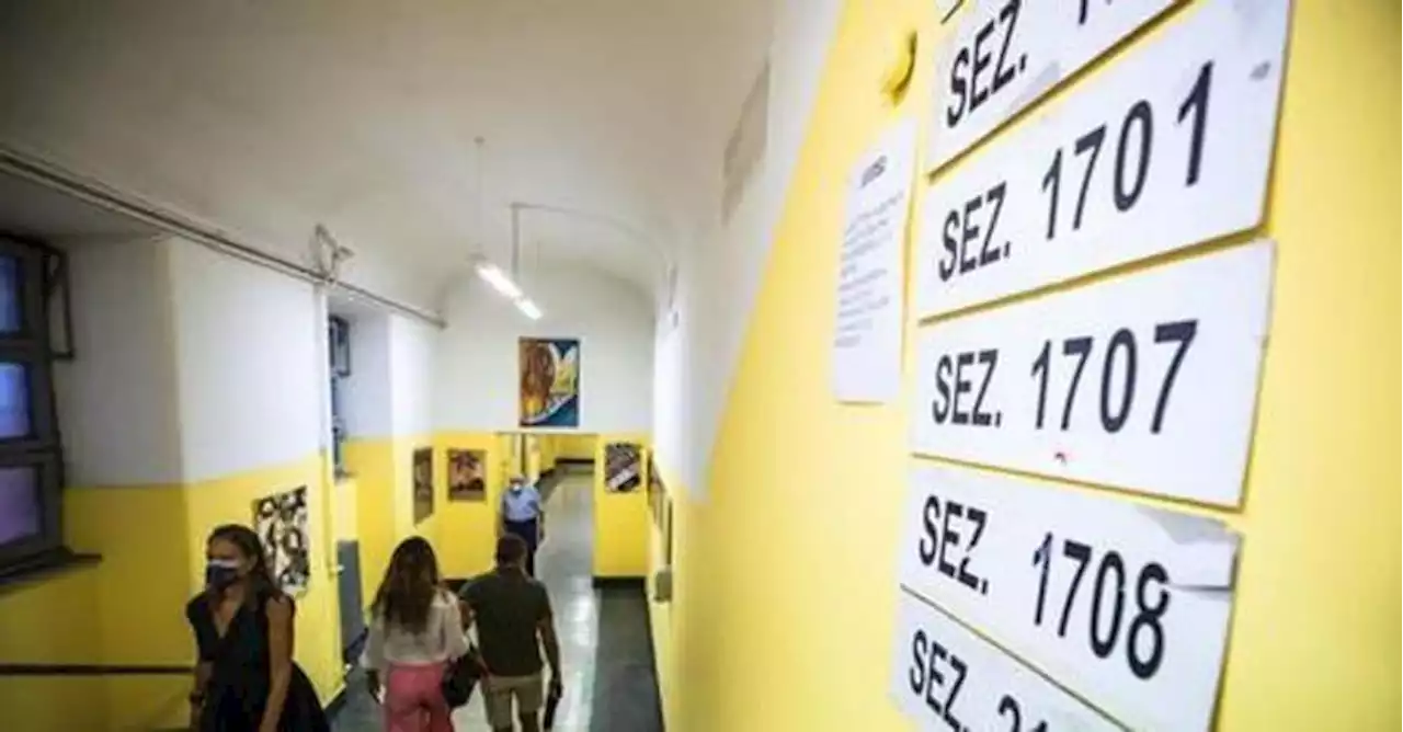 Elezioni, si vota ancora nelle aule: nove seggi su dieci nelle scuole