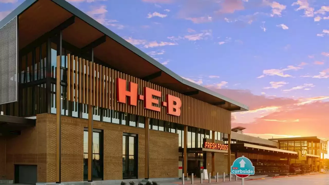 Frisco H-E-B Opens To Long Lines Of Shoppers Awaiting Grand Opening