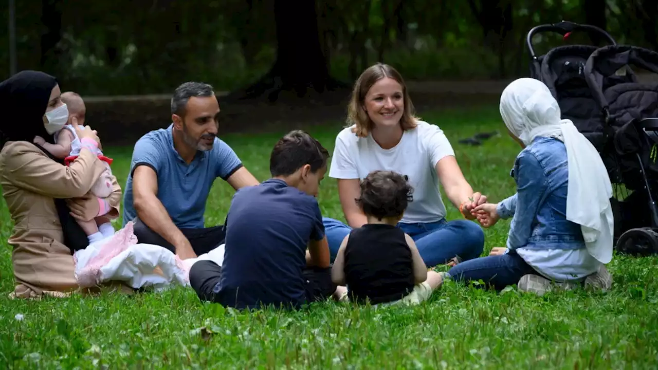 München: Wie eine junge Frau sich um eine syrische Familie kümmert