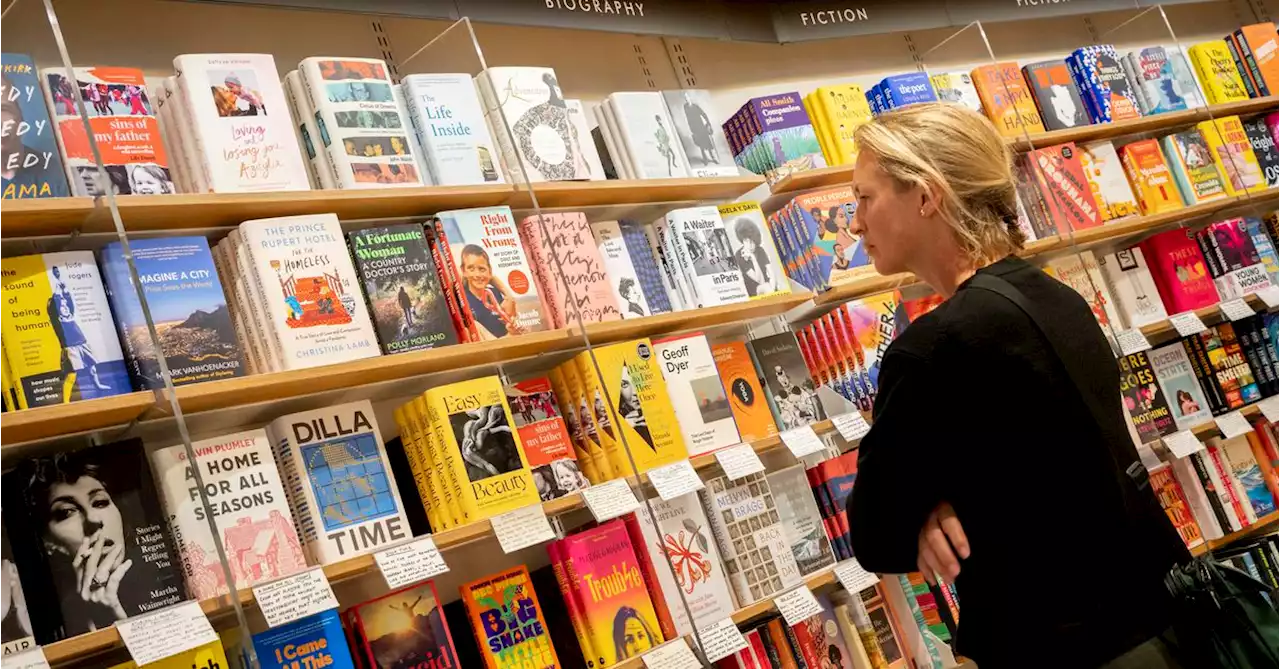 France announces minimum €3 book delivery fee to help booksellers compete with Amazon