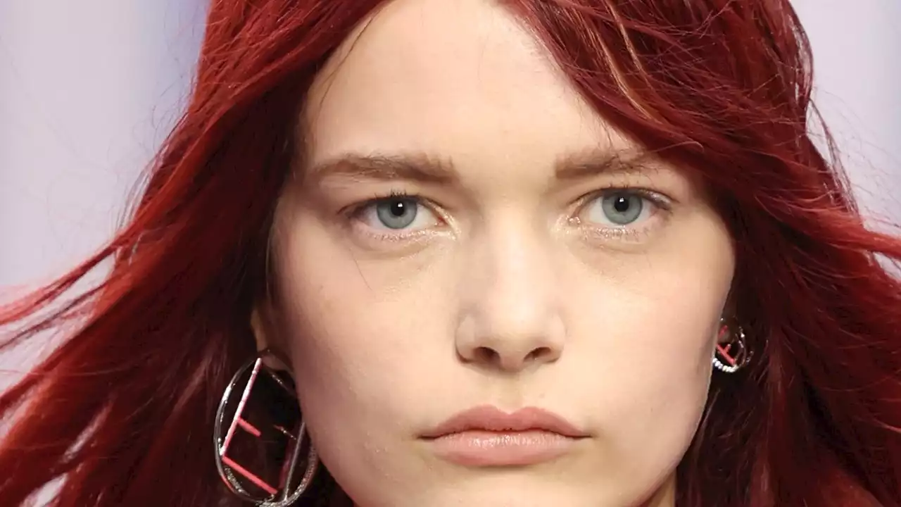 Fendi Brings ’90s Grunge Makeup to the Runway in Milan