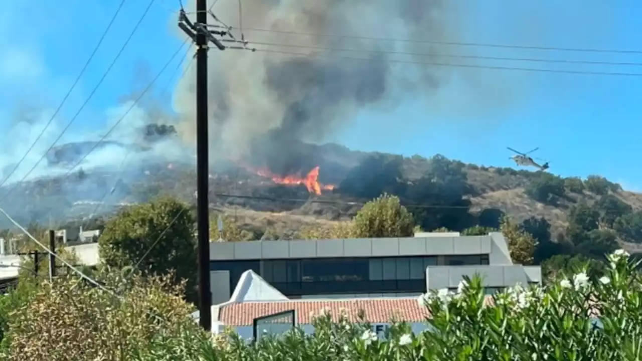 Calabasas brush fire prompts response from multiple agencies