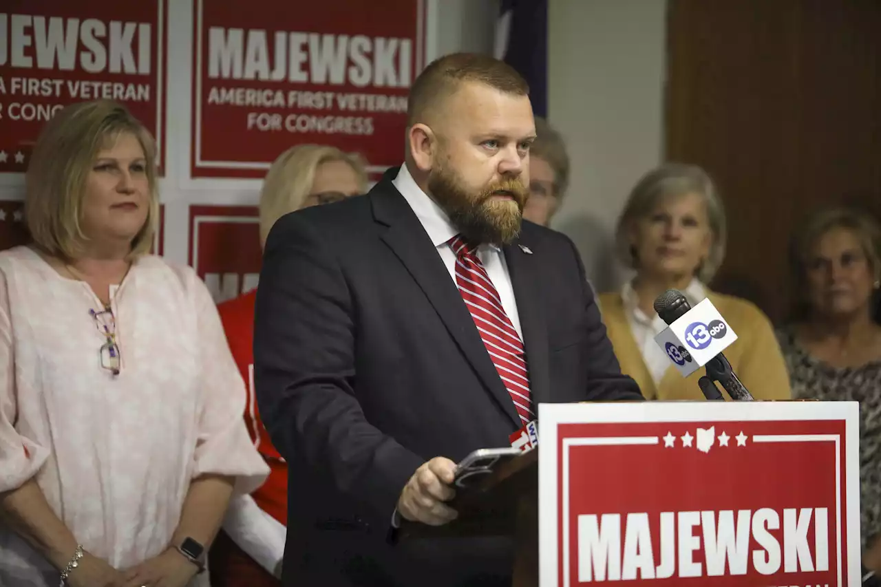 Ohio Republican stays in campaign amid scrutiny of service