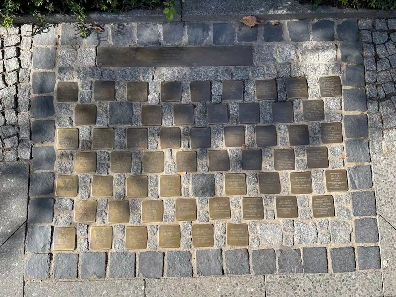 Gedenken für die Falschen: Vier Stolpersteine in Mitte sollen entfernt werden