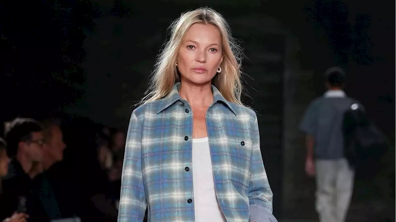 Kate Moss Takes To The Bottega Veneta Catwalk In A Checked Shirt And Baggy Jeans