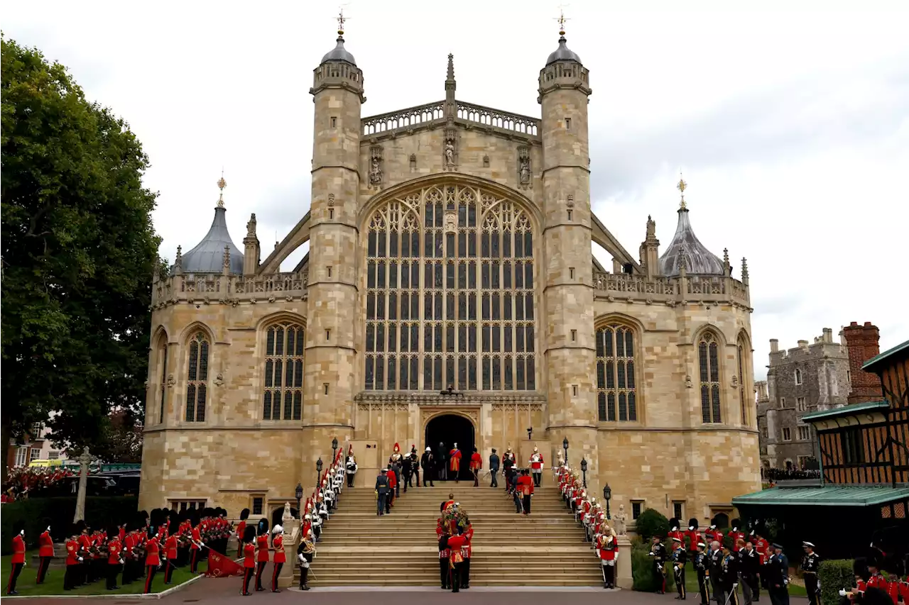 Stone laid at Windsor Castle to mark Queen's last resting place