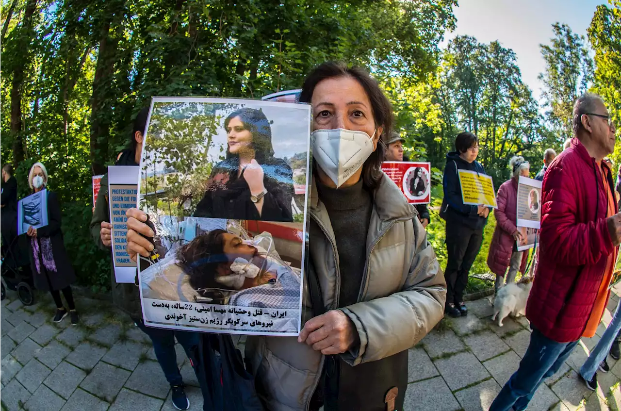 Proteste - 'Frauen schreiben Geschichte im Iran' - deutsche Politiker fordern Unterstützung und Solidarität für Demonstrierende