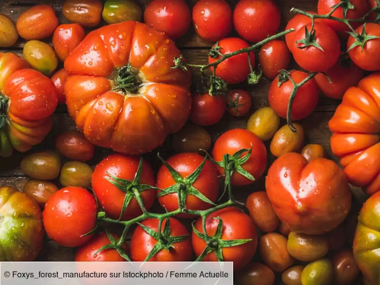 Cyril Lignac : sa recette de salade de tomates et fruits frais très originale