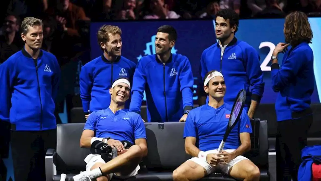 Djokovic show, canta 'Pioli is on fire' e poi si commuove per l'addio di Federer