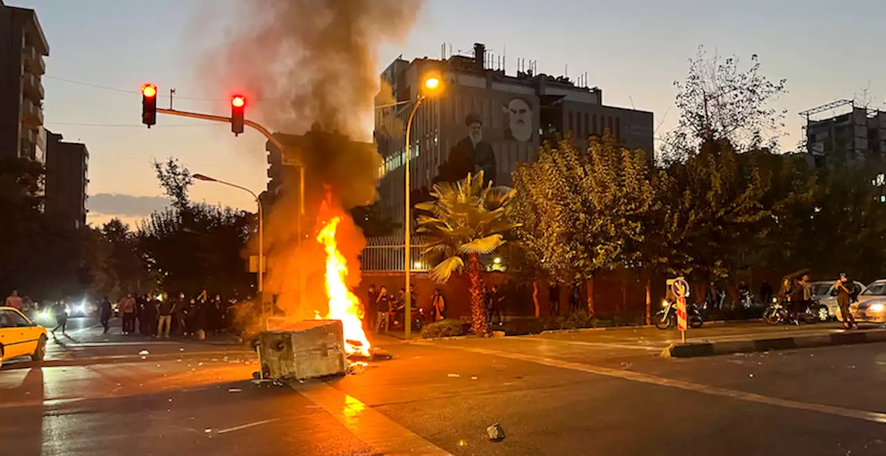 Le proteste contro il regime iraniano si allargano - Il Post