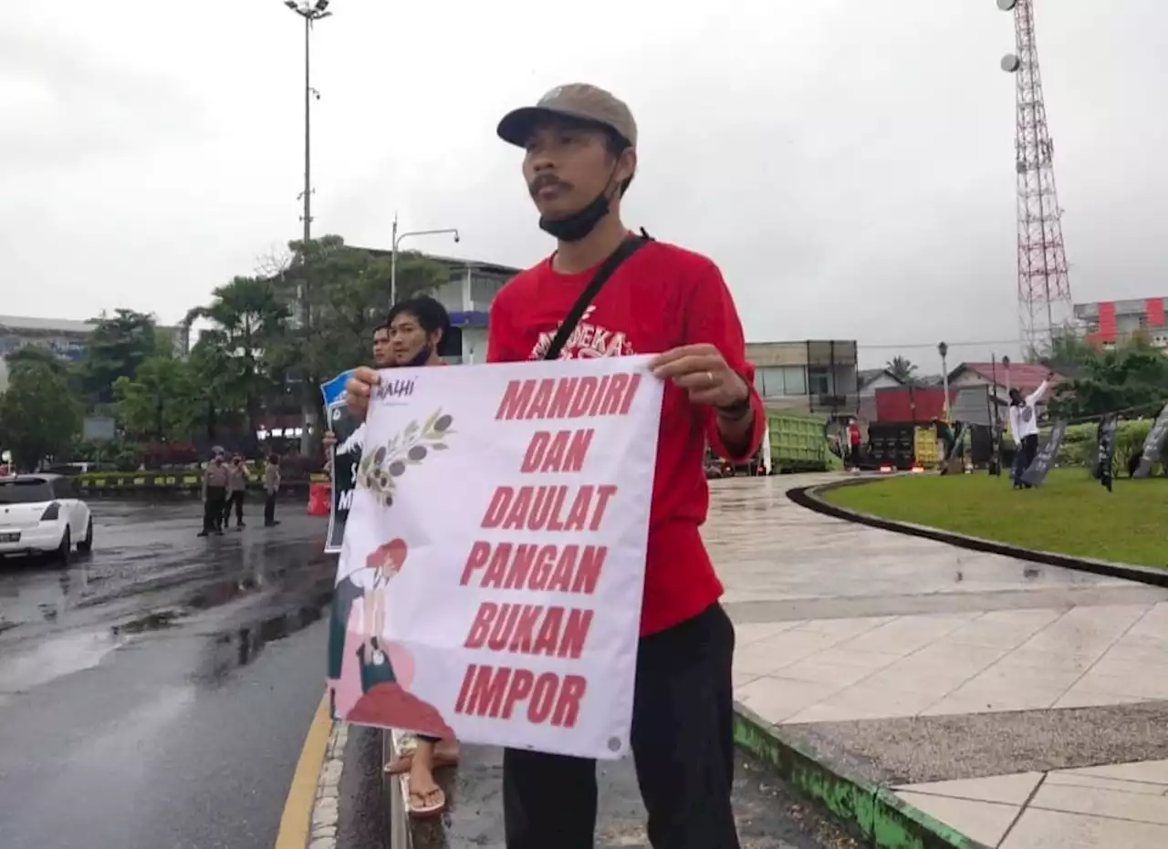 Aksi Hari Tani di Banjarbaru: Pemerintah Diminta Serius Lindungi Lahan Pertanian