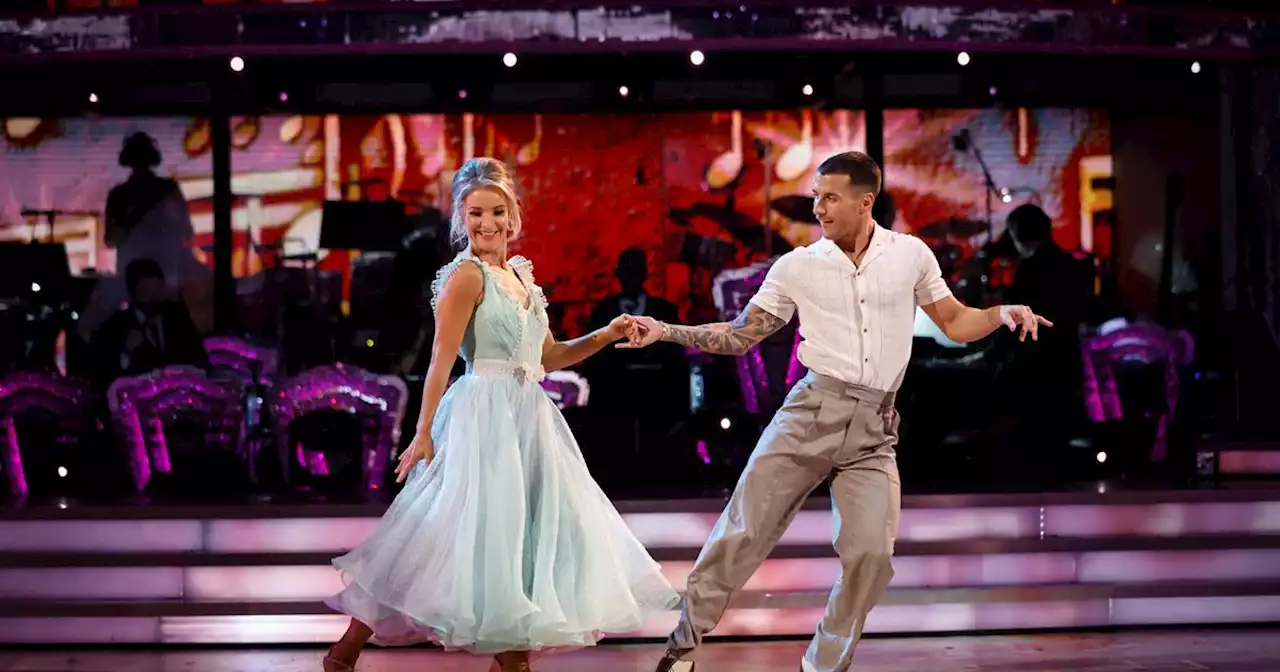 Strictly fans welcome Helen Skelton's fab start after Richie split