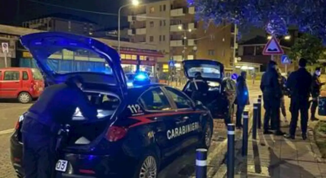 Roma choc, «si è denudato davanti a mia figlia»: ragazzo straniero picchiato a calci e pugni in strada