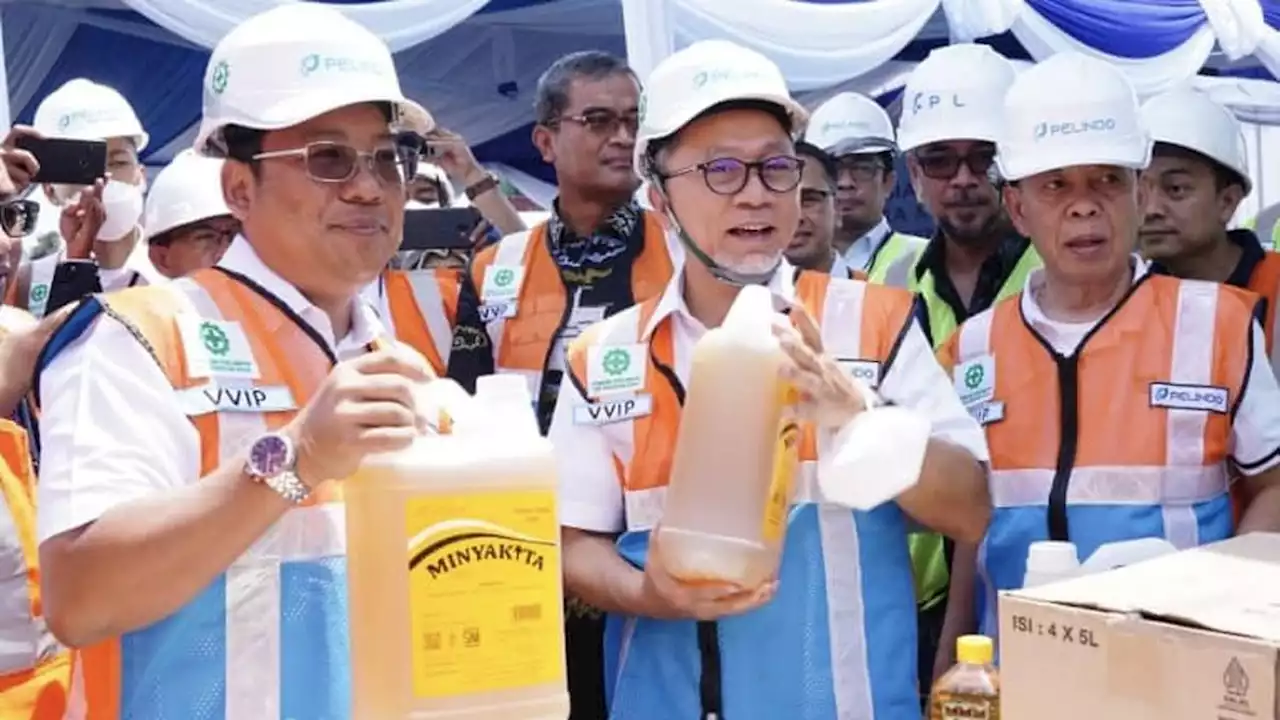 Mendag Berangkatkan 674.400 Liter Minyakita ke Maluku Utara