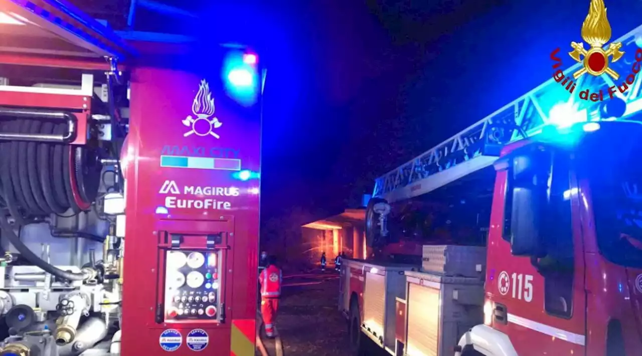 Palermo, nella notte rifiuti incendiati in diversi quartieri