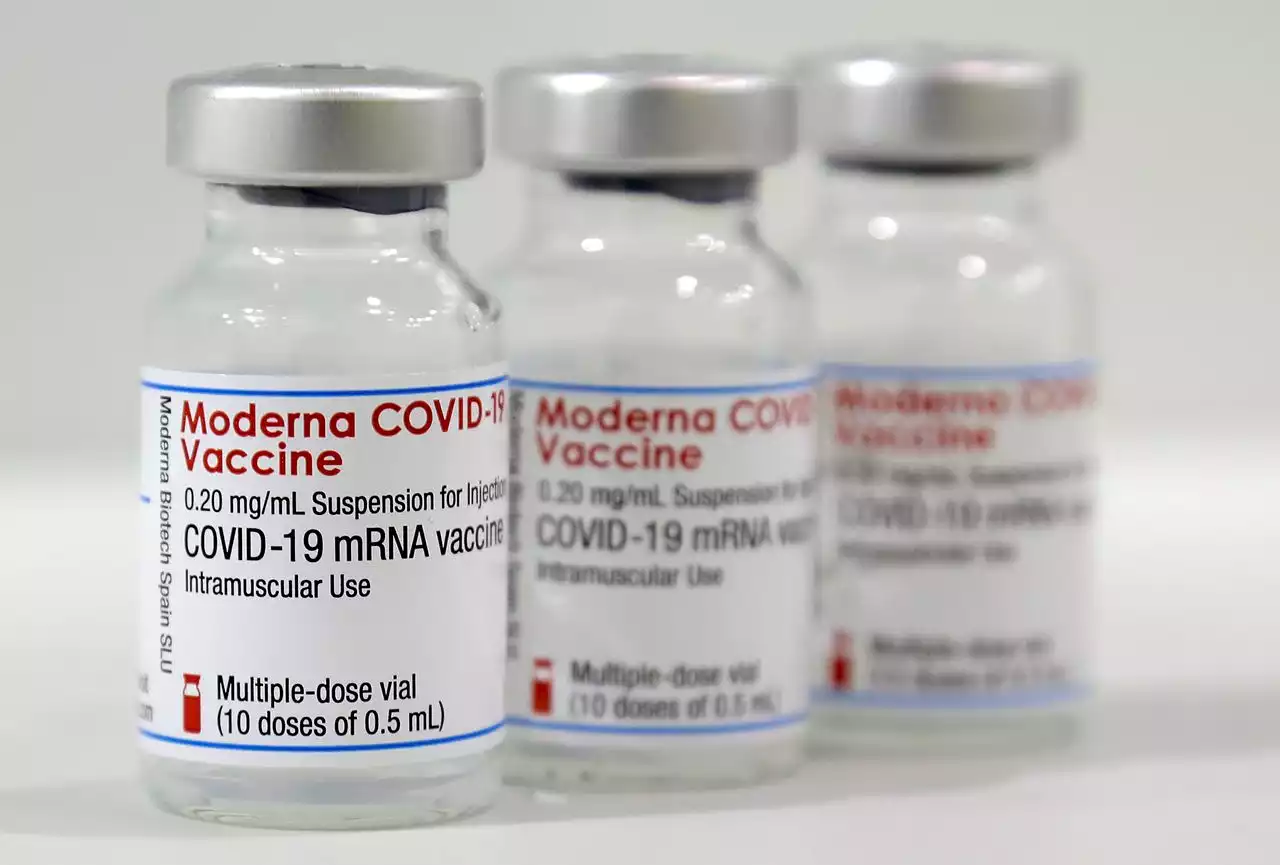 Moderna vs. Pfizer: Is it OK to mix and match the updated COVID-19 booster shots?