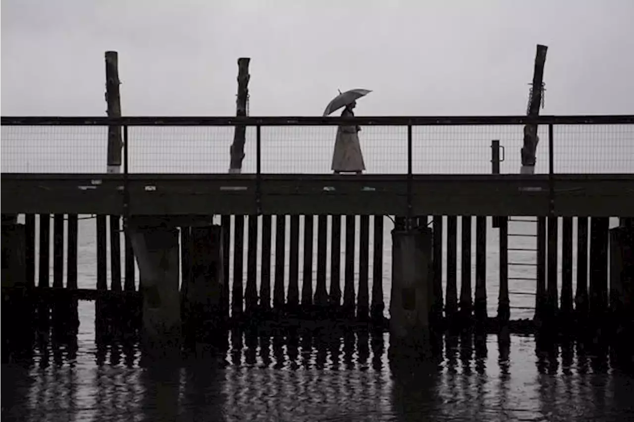 'Very powerful' post-tropical storm Fiona knocks out power in Nova Scotia, P.E.I.