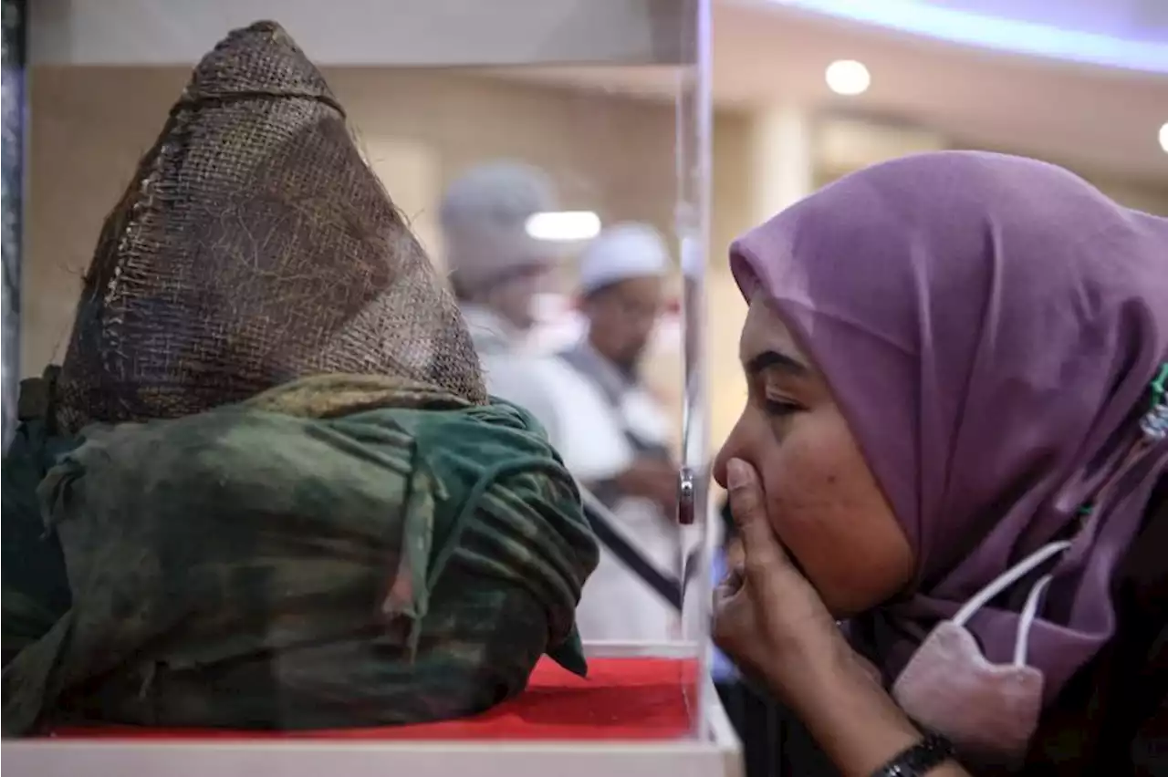 Pameran Artefak Nabi Muhammad Tampilkan Tapak Kaki Hingga Turban Rasulullah |Republika Online