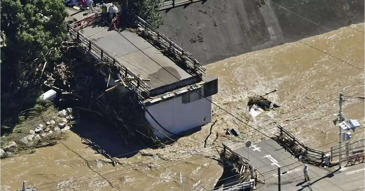 Typhoon lashes central Japan, killing two