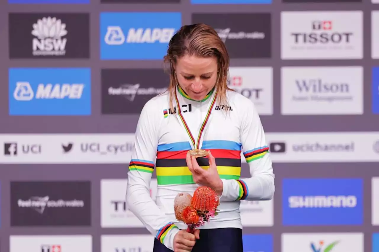 Annemiek van Vleuten overcomes fractured elbow to win World Championships with stunning last-gasp attack