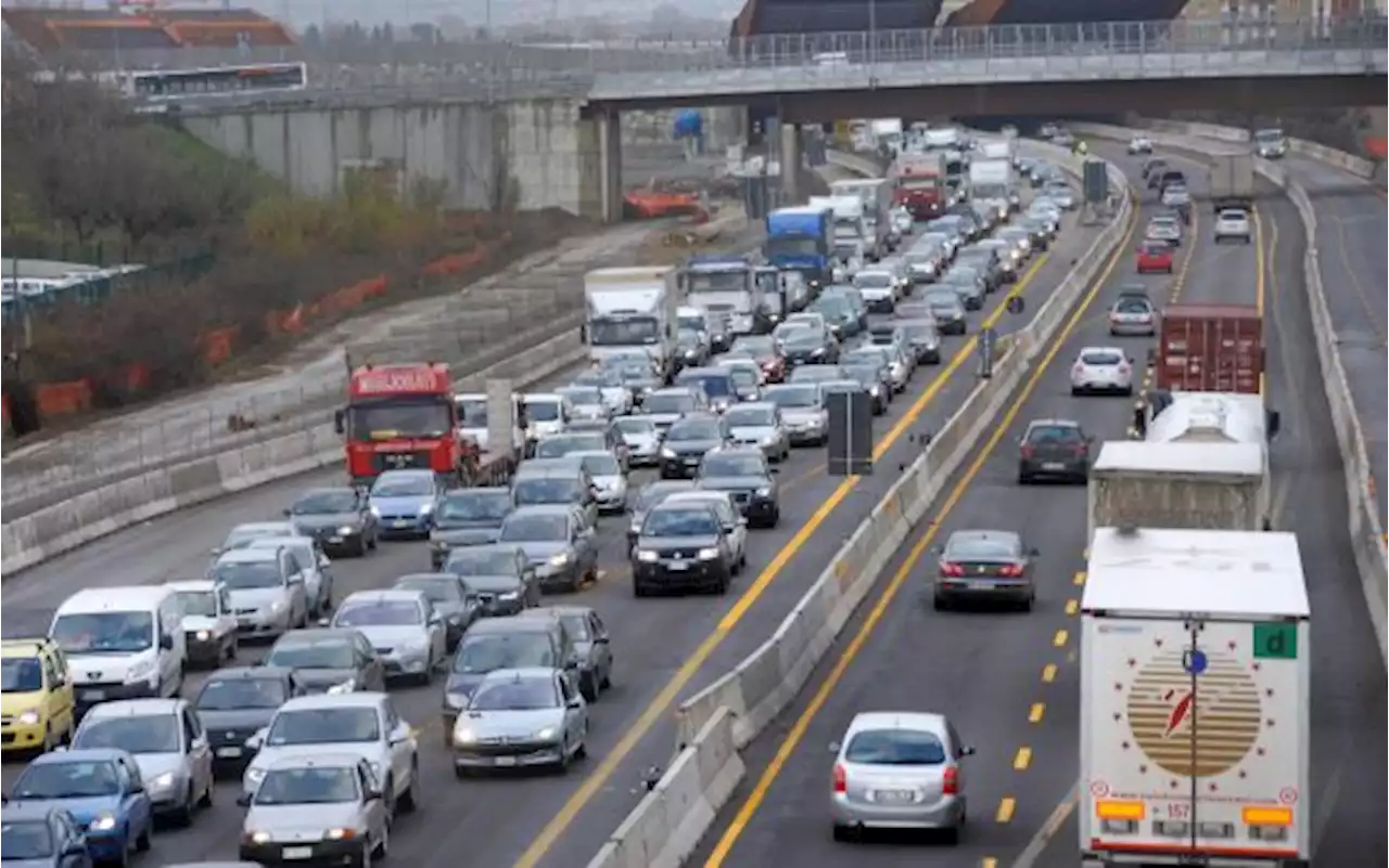 Traffico intenso su A17, tre chilometri di coda all’ingresso di Milano