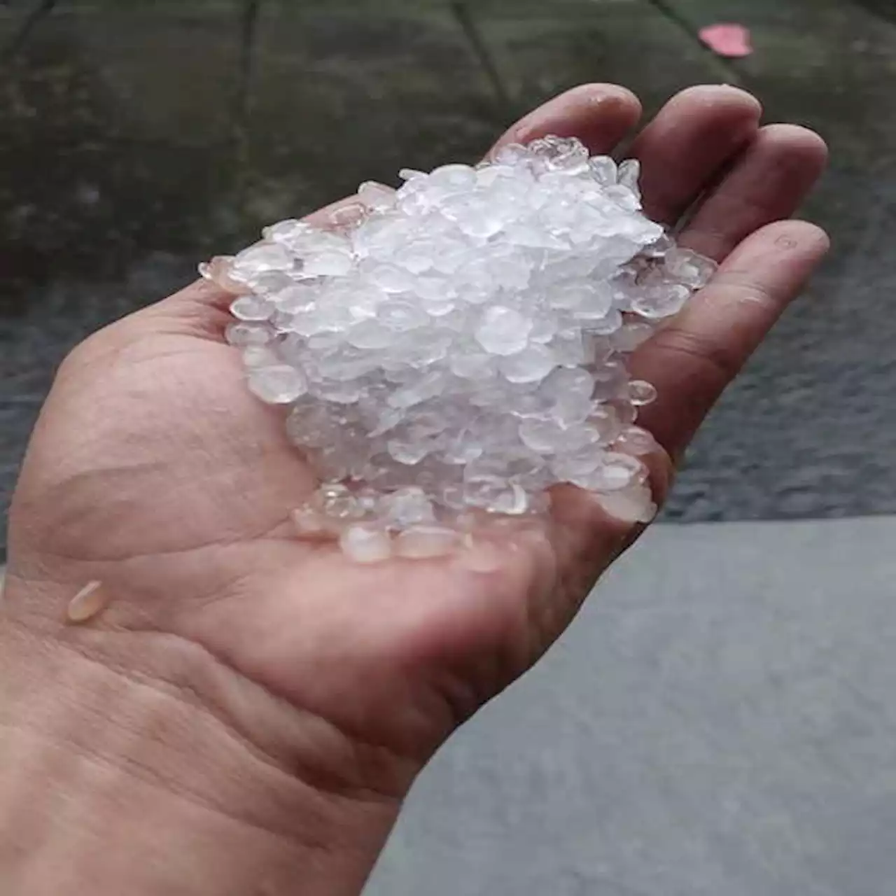 Semarang & Kendal Diguyur Hujan Es, BMKG: Dipicu Awan Kumulonimbus