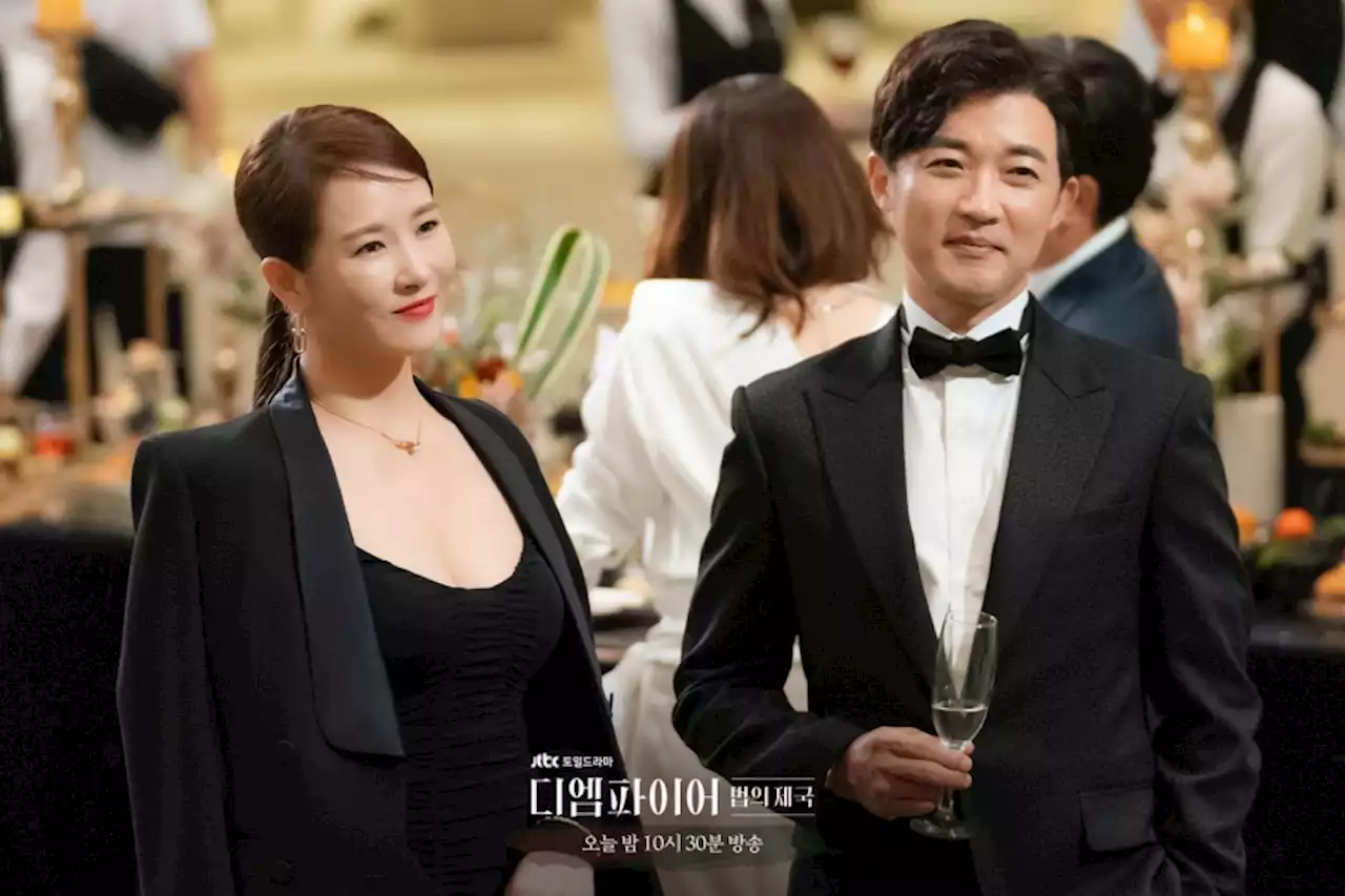 Kim Sun Ah And Ahn Jae Wook Are The Object Of Everyone’s Envy In “The Empire”