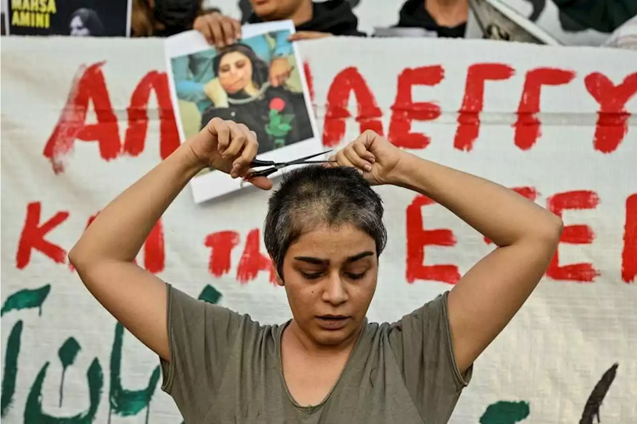 Hundreds rally in Paris, European cities to denounce Iran regime