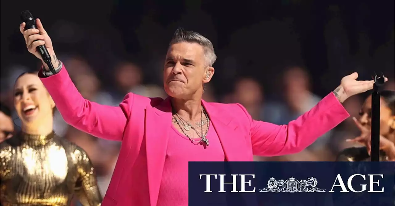 Robbie Williams pays tribute to Shane Warne, John Farnham in grand final show